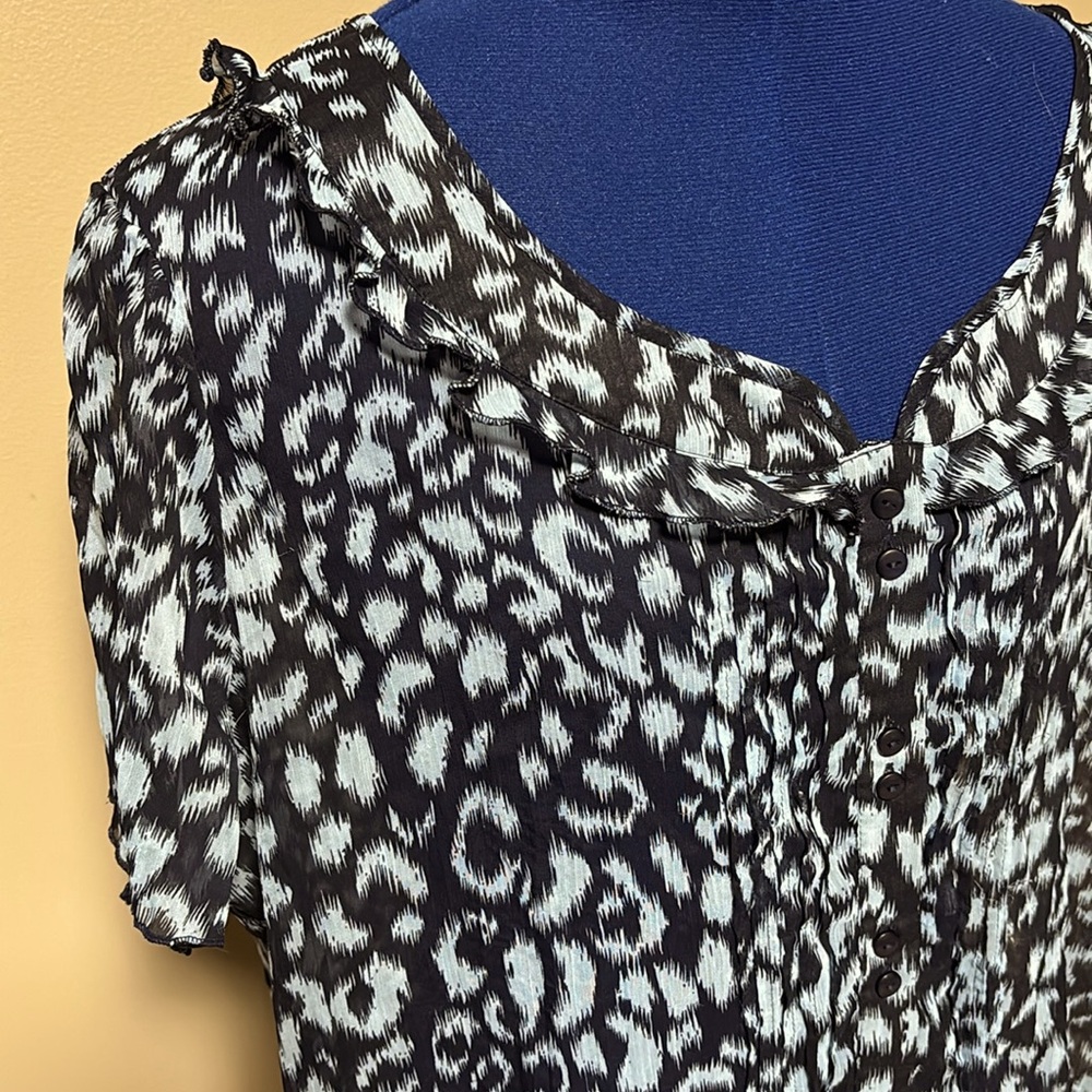 Notations Sheer Pattern Top - Picture 2 of 8
